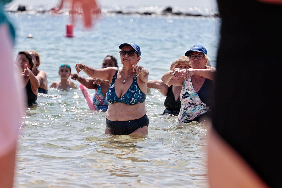 Olimpiadas Playeras en la playa de Las Teresitas por el Día de Los Abuelos y Abuelas Olimpiadas Playeras en la playa de Las Teresitas por el Día de Los Abuelos y Abuelas