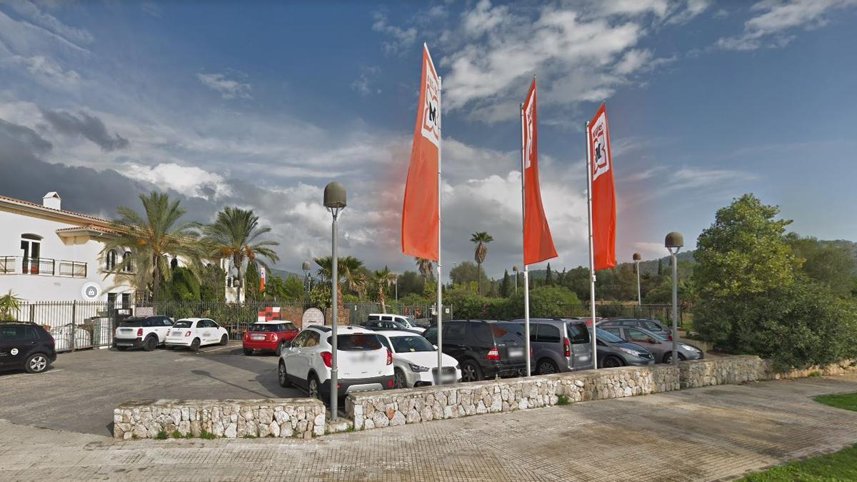 Der Parkplatz von Müller in Santa Ponça.