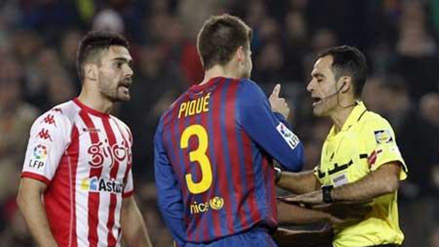 El Barça, en guerra con los árbitros por Piqué