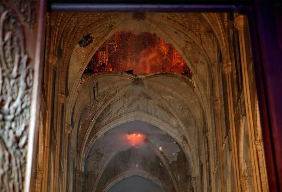 El día después del incendio de la catedral de Notre Dame