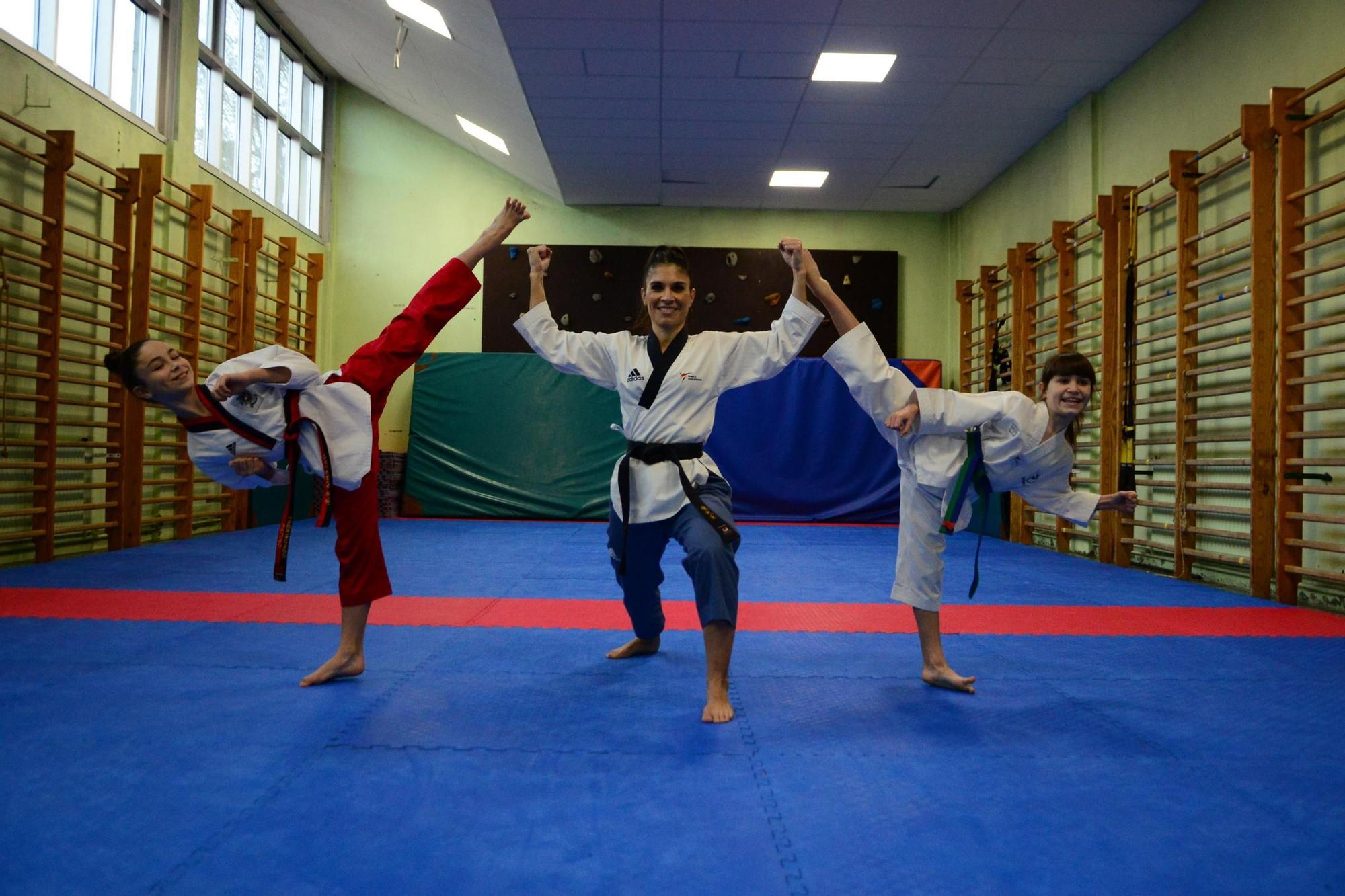 Tres campeonas de taekwondo en la familia