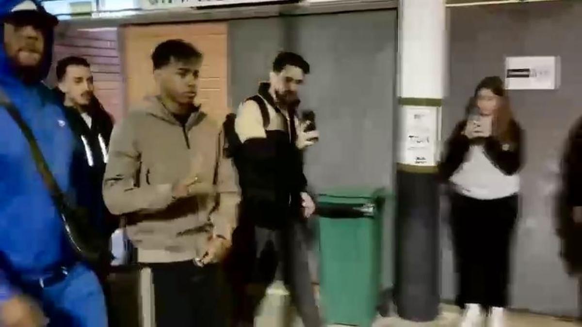 Una visita muy especial de Lamine Yamal a Rocafonda