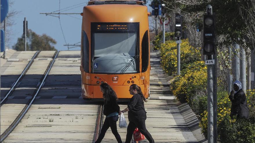 El TRAM circulará hasta las 3 de la madrugada del domingo por el Desfile del Ninot