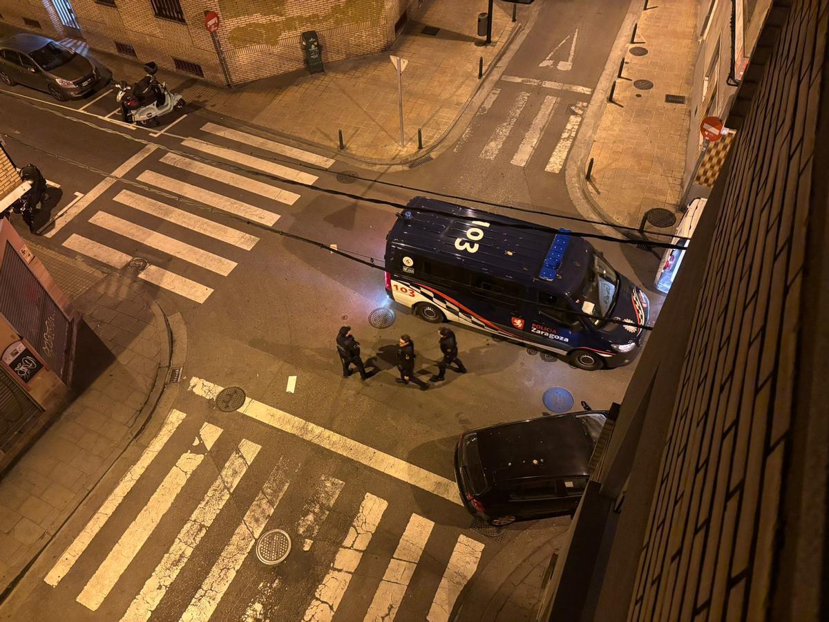 Dispositivo policial desplegado en plena noche ante el intento de robo con fuerza en una frutería de Las Delicias.
