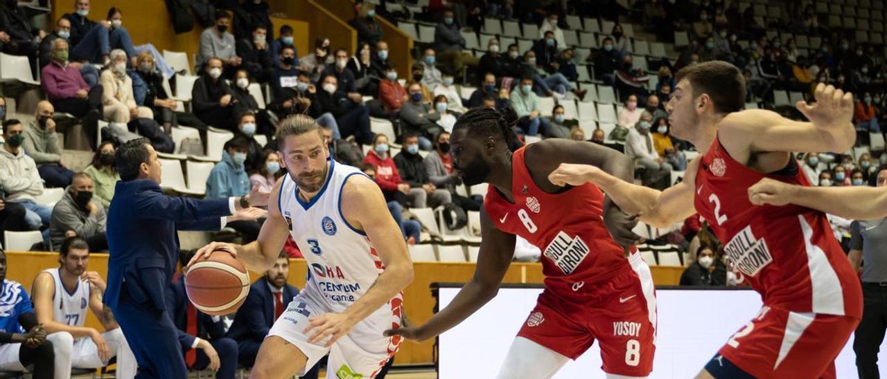 Matulionis durante el partido en Girona