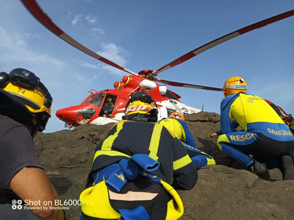 Evacuación de un hombre en Playa de Vargas