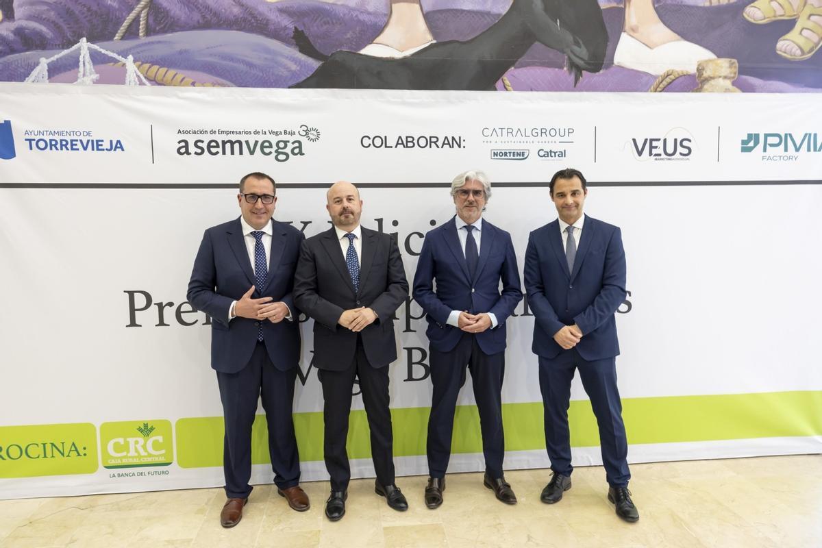 Así fue la entrega de premios empresariales de la Vega Baja Asemvega en Torrevieja, en imágenes