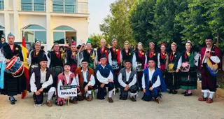 El grupo gijonés "Coros y Danzas Jovellanos" disfruta en Chipre