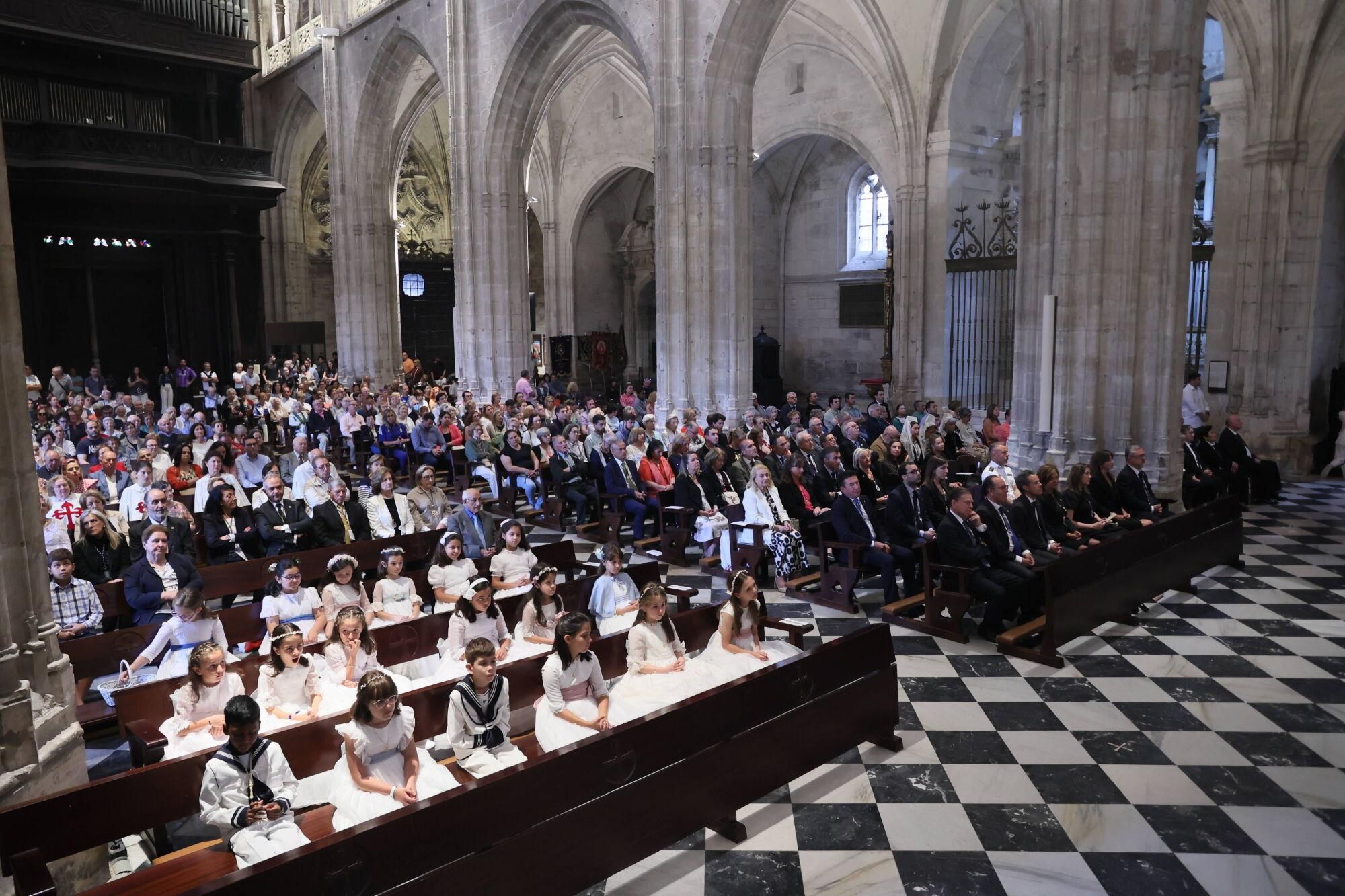 Así fue la misa del Corpus Christi en la catedral de Oviedo.