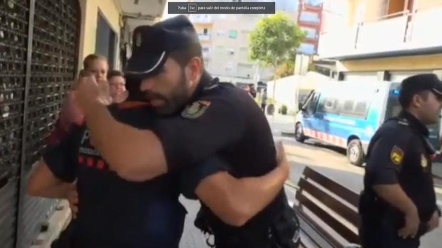 La Policia Nacional s&#039;acomiada de Pineda amb abraçades a mossos