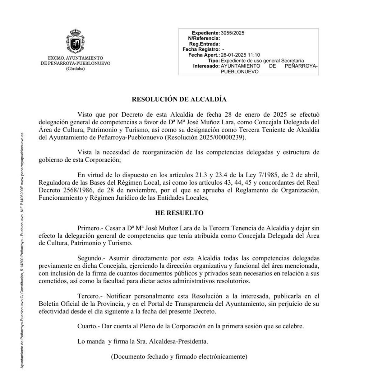 Resolución de la Alcaldía de Peñarroya Pueblonuevo donde se notifica el cese de la concejal de Vox.