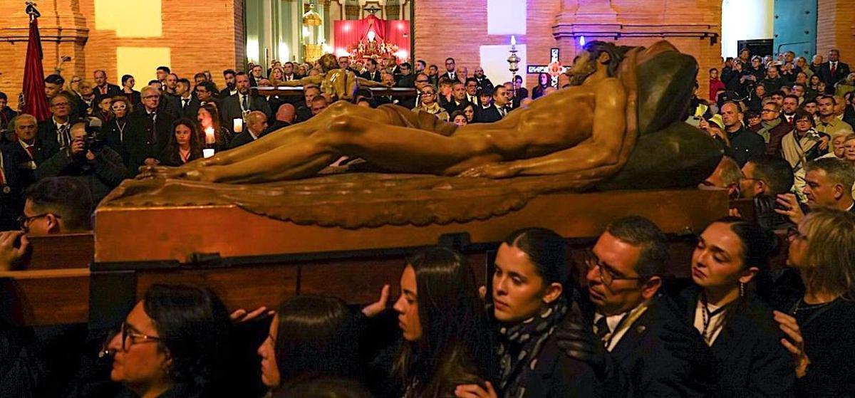 Cristo Yacente en la procesión extraordinaria de cuaresma con motivo del centenario de la talla y de su agrupación, que fue la primera de la Semana Santa de Cartagena.