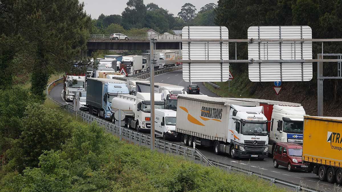 Atascos dehasta 10 kilómetros durante el día de ayer en la A-55 por el cierre de la frontera con Portugal