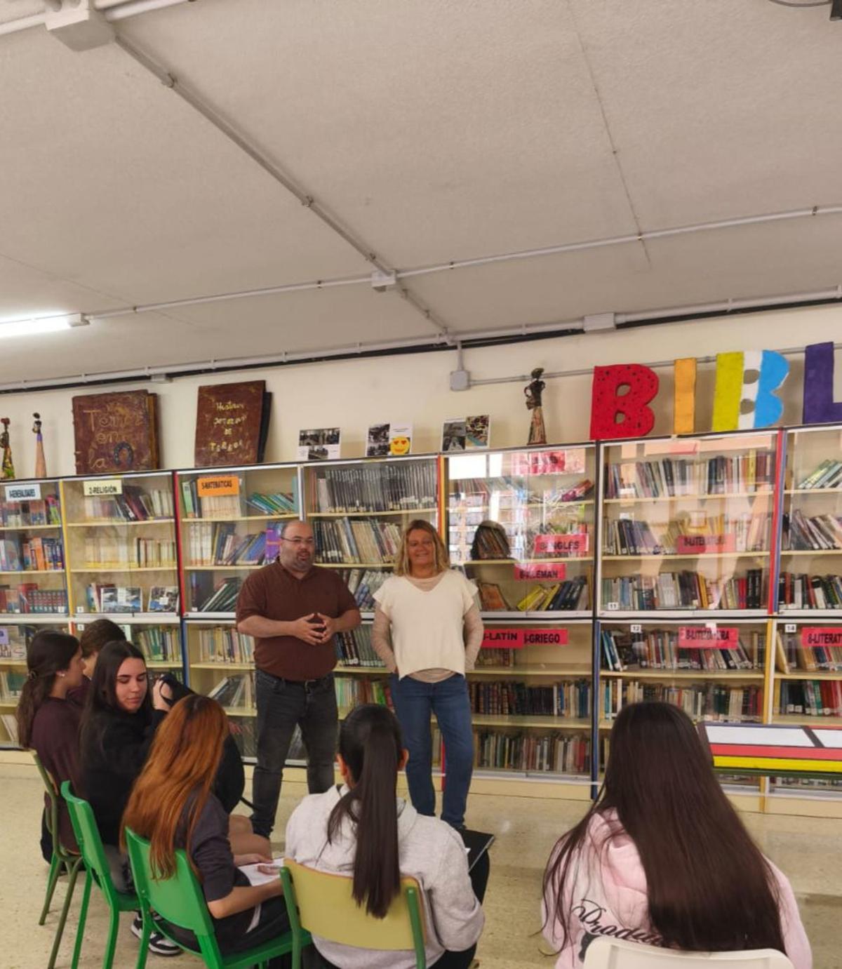 El IES Lomo de La Herradura recibió la visita de la escritora Silvia R. Court