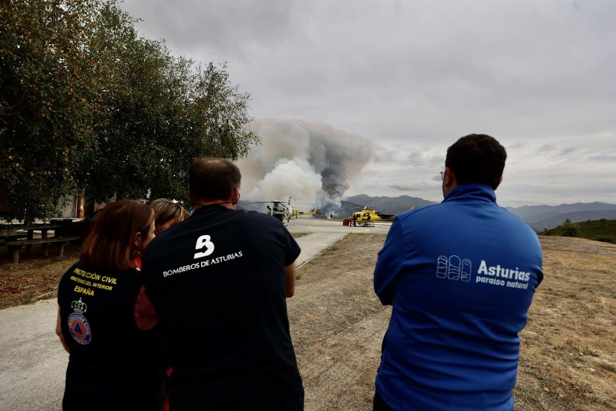 EN IMÁGENES: La evolución del incendio de Ibias