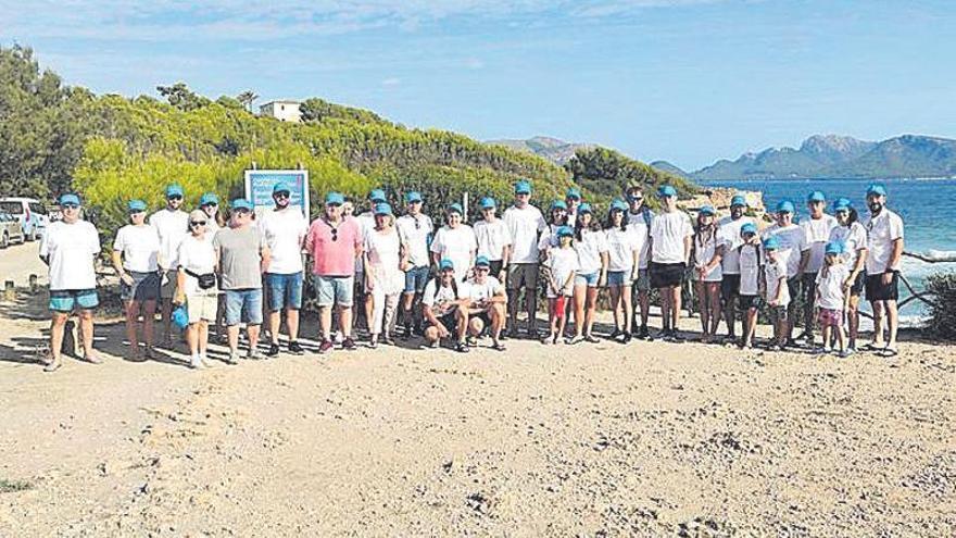 Unos 50 voluntarios participaron en la jornada.