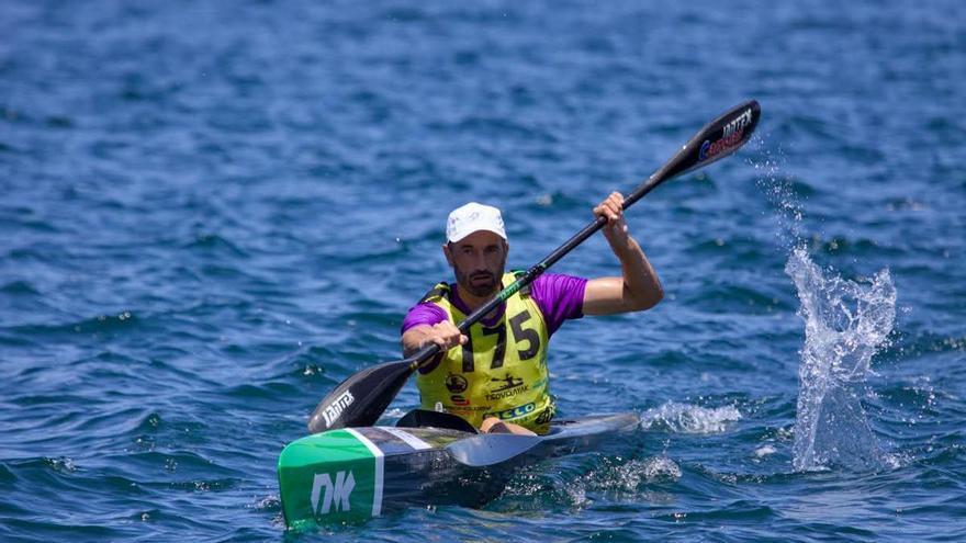 Walter Bouzán gana en Vigo y se asegura una plaza para el Europeo de kayak de mar