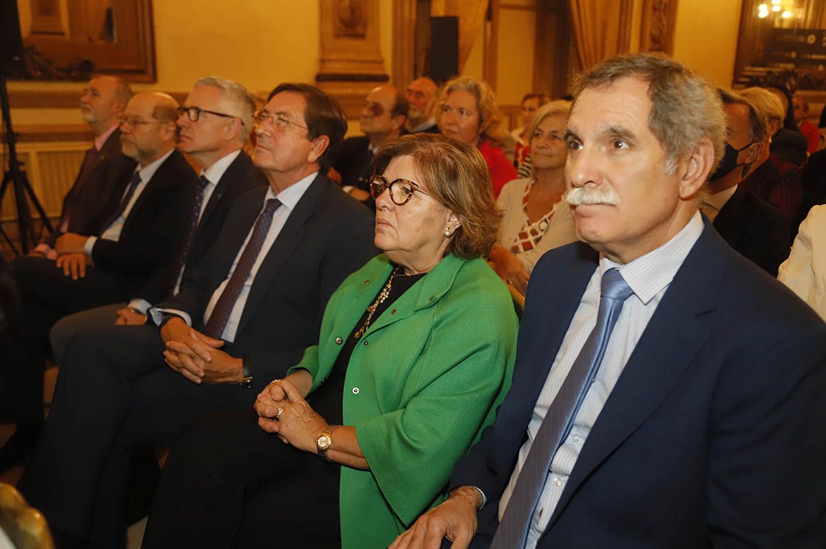 Presentación del libro del 50 aniversario de la Faculta de Filosofía y Letras