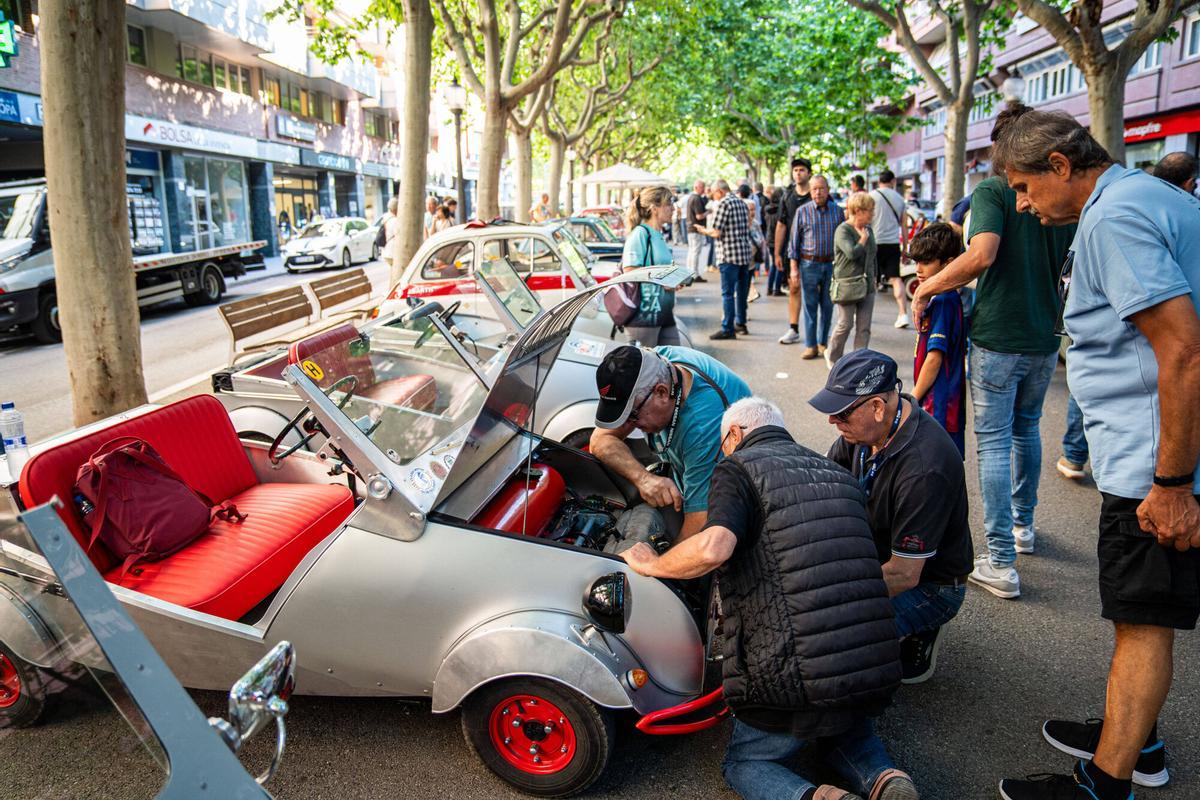 Una setantena de microcotxes envaeixen el passeig de Pere III de Manresa