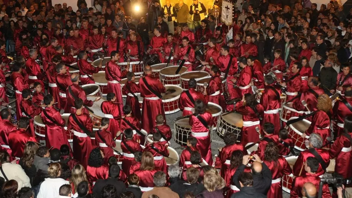 Almassora preserva la esencia de su Rompida de la Hora