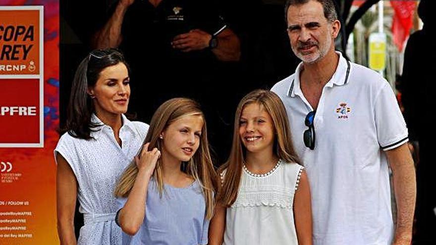 Los Reyes y sus hijas, ayer, en Palma.