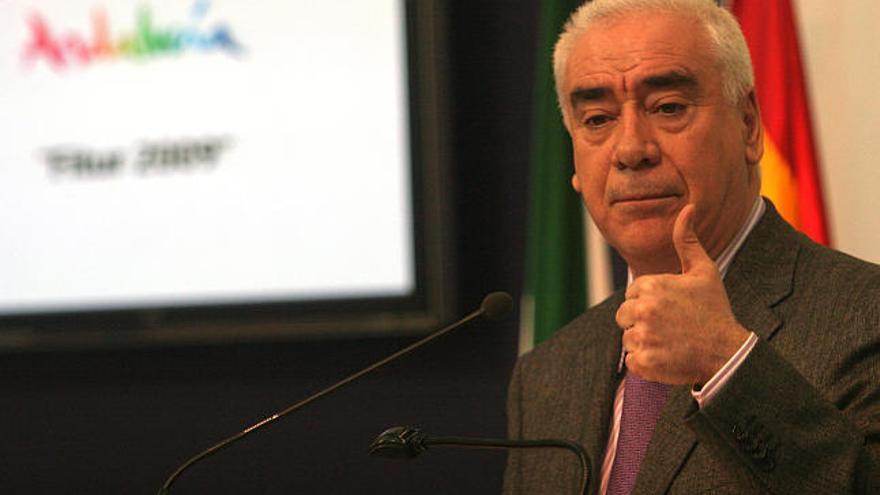 El consejero de Turismo, Comercio y Deporte, Luciano Alonso, informa sobre la participación de Andalucía en la Feria Internacional de Turismo de Madrid (Fitur), que se celebrará del 28 de enero al 1 de febrero.