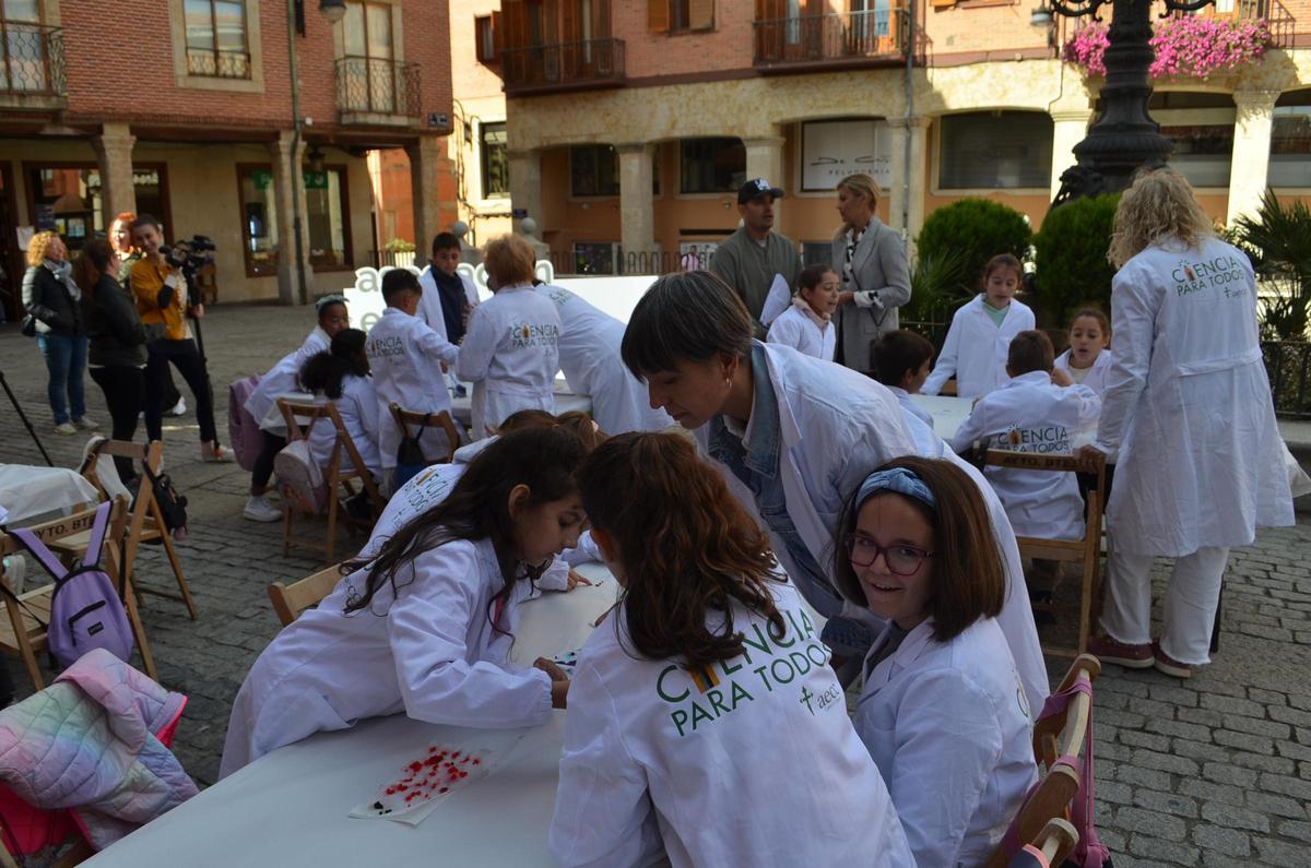 Taller de ciencia de la AECC en Benavente.