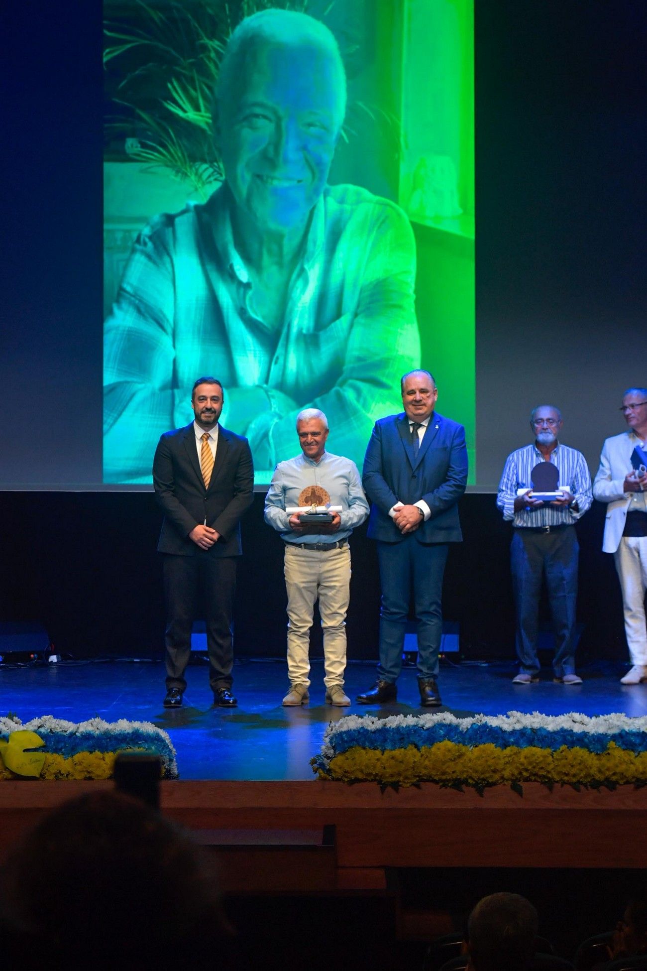 Telde galardona a 10 personas por el Dia de Canarias (24).JPG