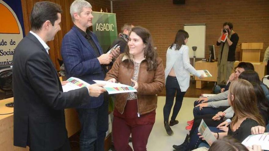 Un momento de la entrega de diplomas a los alumnos de la Master Class do Audiovisual Galego. // R. V