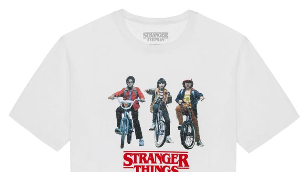 La colección de Pull&amp;Bear inspirada en 'Stranger things' que vas a querer en tu armario