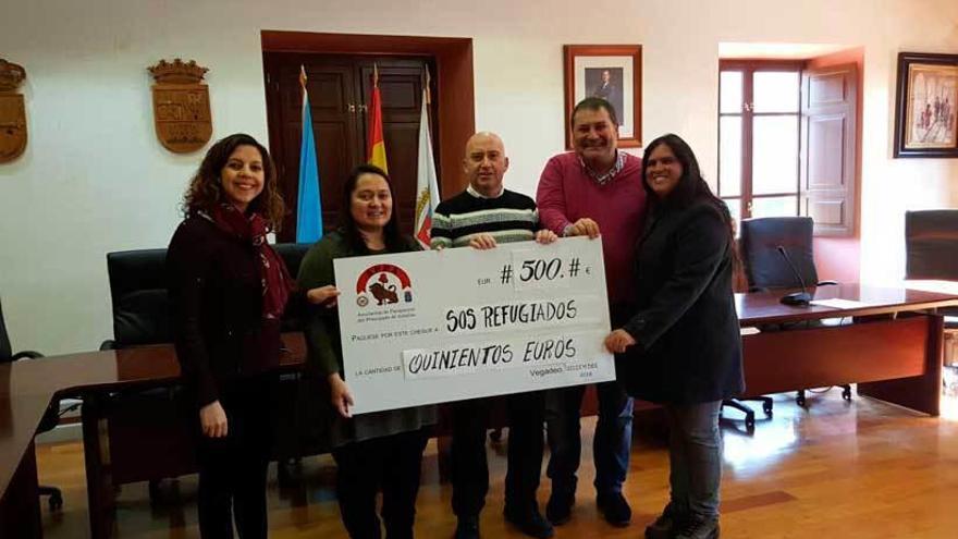 Los paraguayos veigueños donan 500 euros a &quot;SOS Refugiados&quot;