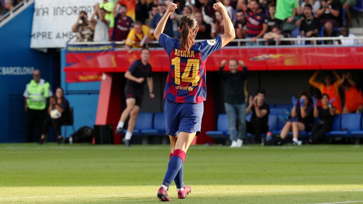 Aitana Bonmatí, devota del 'cruyffismo', con el dorsal 14 que pidió en honor a Johan.