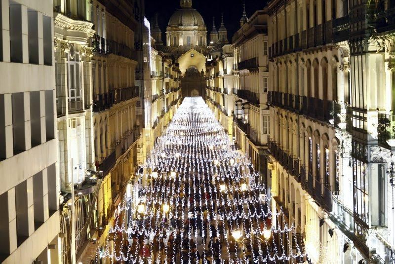 El alcalde de Zaragoza, Jorge Azcón, realiza el encendido de la iluminación navideña