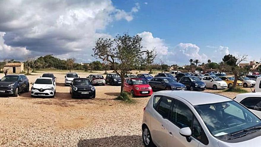 Anwohner und Urlauber glücklich: Der Besucherparkplatz an der Badebucht Cala Llombards auf Mallorca soll wieder öffnen