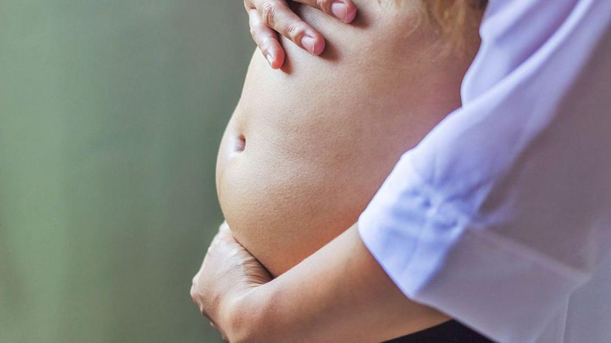 Urgen a las embarazadas a vacunarse porque la covid es más grave en ellas