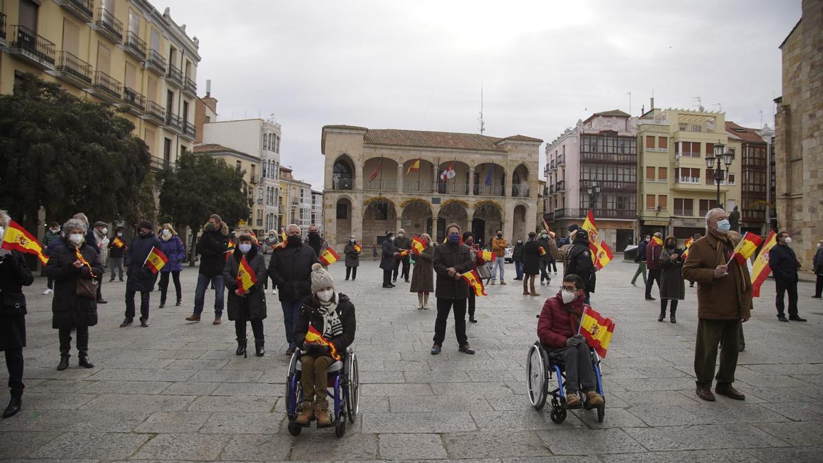Concentración de VOX frente al Ayuntamiento de Zamora.