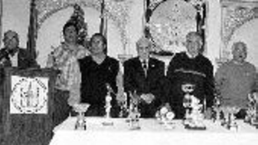 Trofeos de la asociación ornitológica