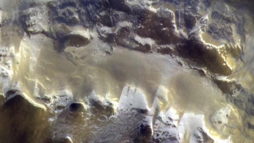 El hielo protagoniza la primera imagen cercana de Marte enviada por la nave ExoMars TGO