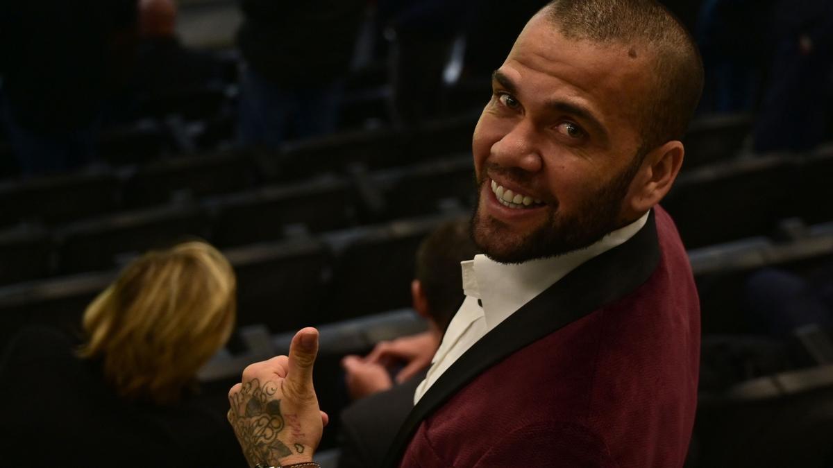 Alves, en San Siro (Milán), antes del Italia-España.