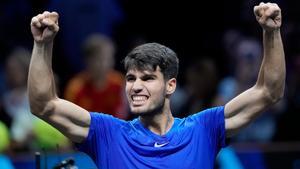 Alcaraz celebra su victoria ante Ben Shelton en la Laver Cup 2024