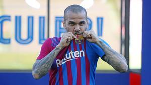 Alves no seguirà al Barcelona