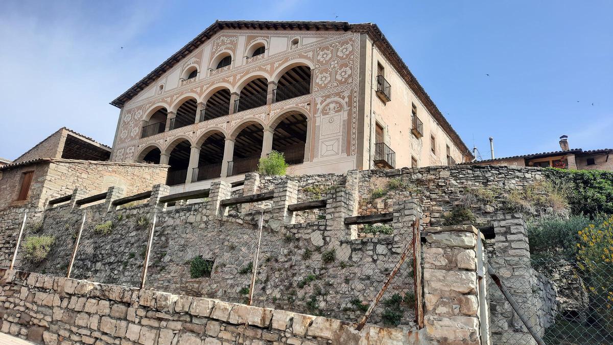 La masia de Cal Verdaguer està datada dels segles XVI i XVII