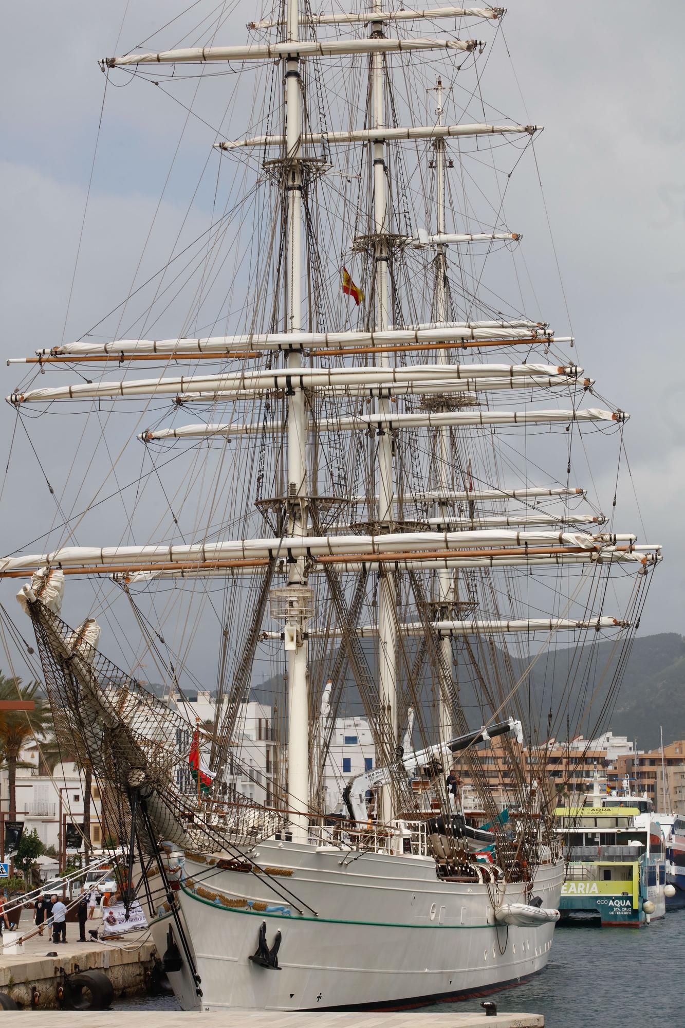 Jornada de puertas abiertas en el velero de Omán barco escuela 'Royal Shabab Omán 2'