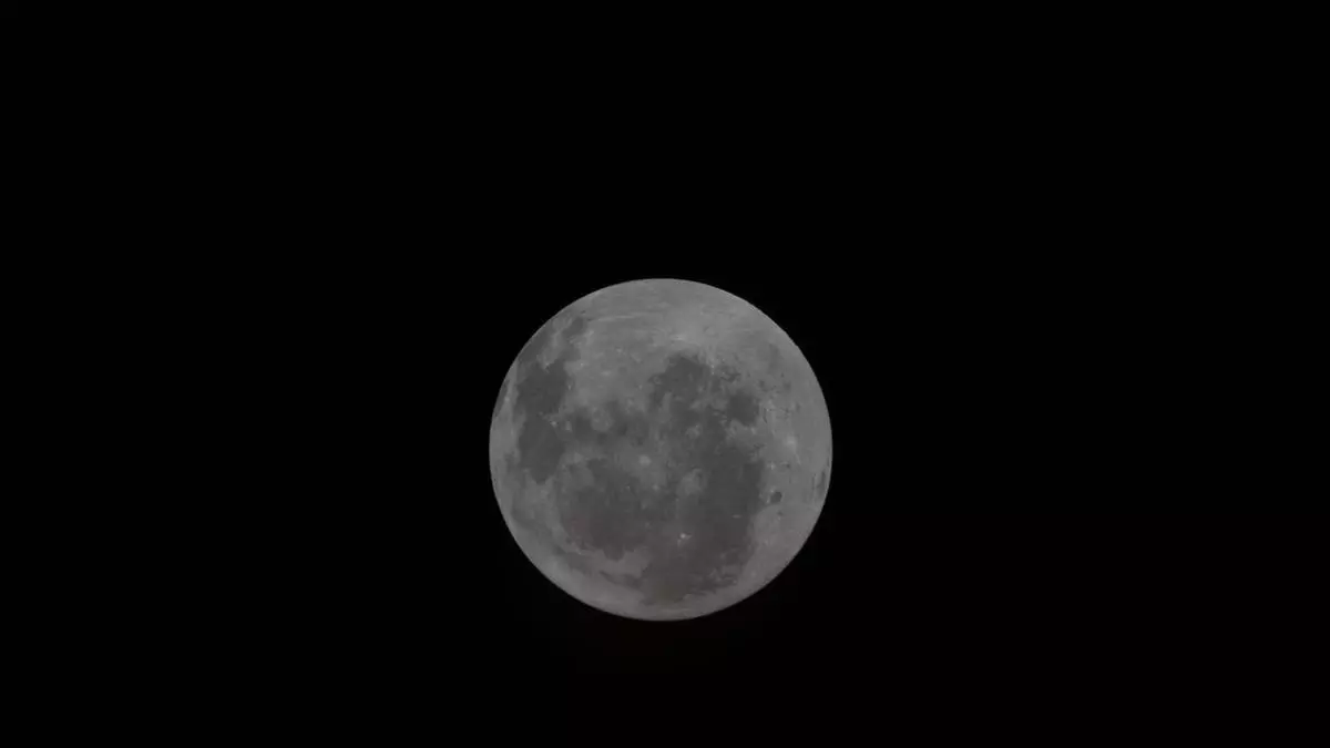 Artemis II, cerca de entrar en la órbita lunar tras completar la mitad de la misión