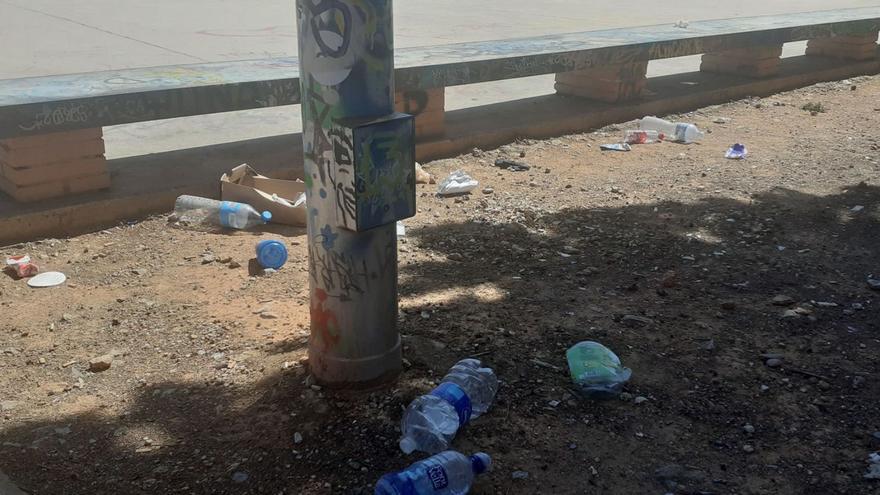 Suciedad «a raudales» en el ‘skatepark’ de es Viver