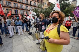 Miles de empleados de CaixaBank protestan contra los despidos en toda España