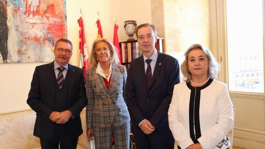 Desde la izquierda, los presidentes de los CES de Andalucía, Ángel J. Gallego Morales; Galicia, Corina Porro; de Castilla y León, Germán Barrios; y de Extremadura, Mercedes Vaquera Mosquero. // CES