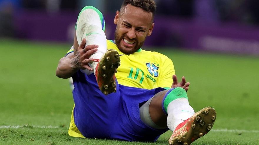 Neymar, lesionado durante un partido con Brasil