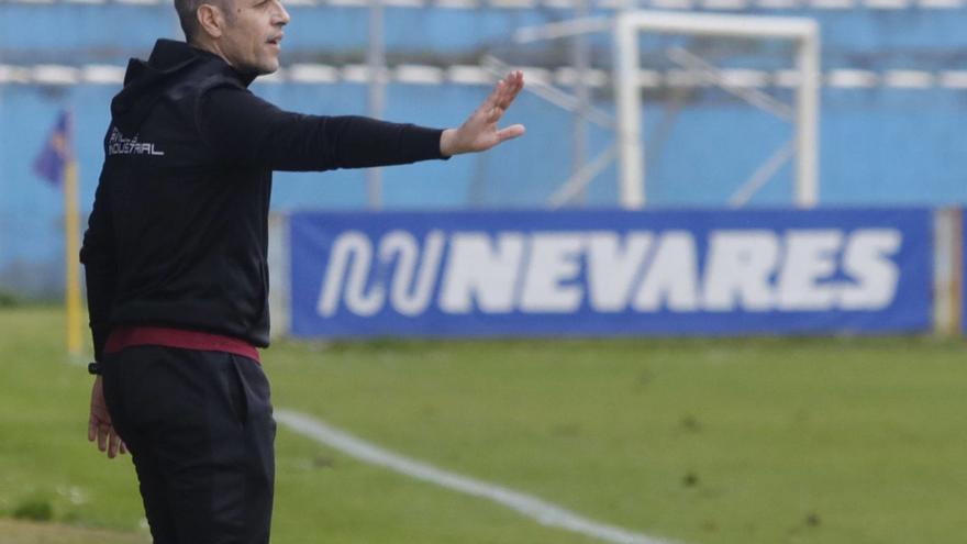 Manolo Sánchez Murias, entrenador del Avilés: &quot;Que se note la unión y la ilusión en el Suárez Puerta&quot;