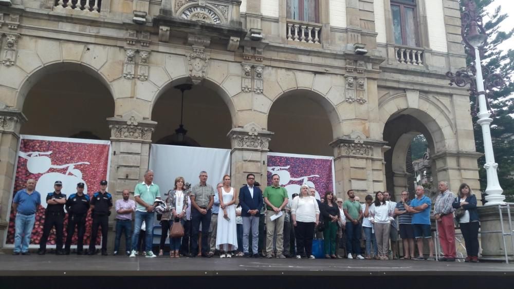 Minuto de silencio en Villaviciosa